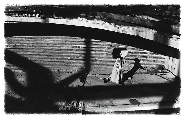 Реконструкция, 1990, ч/б фотография, 50х60 Гете-Институт, Москва
