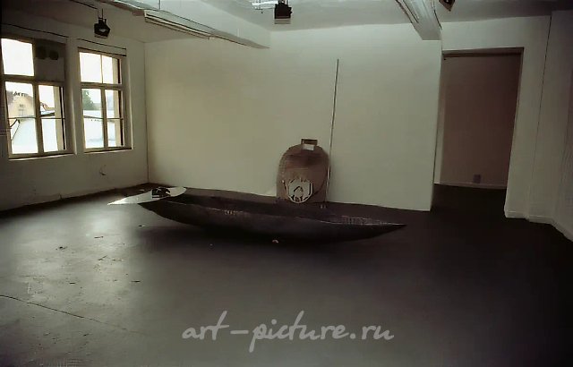 Лаборатория №2. Фрагмент экспозиции проекта "Отходы", 1995, Смешаная техника, 450 х 150 см Neue Galerie - Sammlung Ludwig, Аахен, Германия