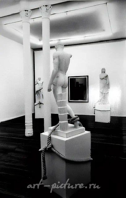 Фрагмент экспозиции выставки "Anatolij Shuravlev". Kunstlerhaus Bethanien, Берлин, Германия, 1992,  ,