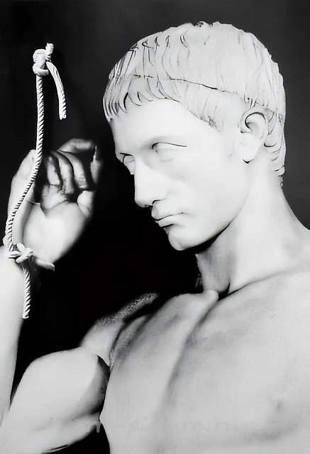 Без названия, 1992, Ч/Б фотография, веревка, 70 х 50 см Собственность автора