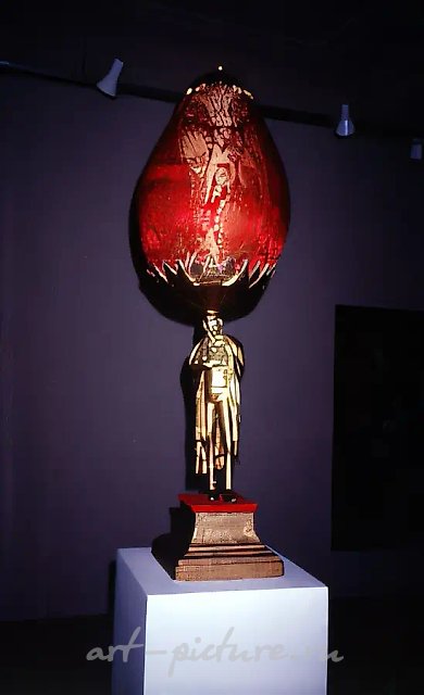 Яйцо "Пушкин". Из серии "Фаберже", 1993, Гипс, папье-маше, ткань, оргалит, 80 х 35 см Собственность автора