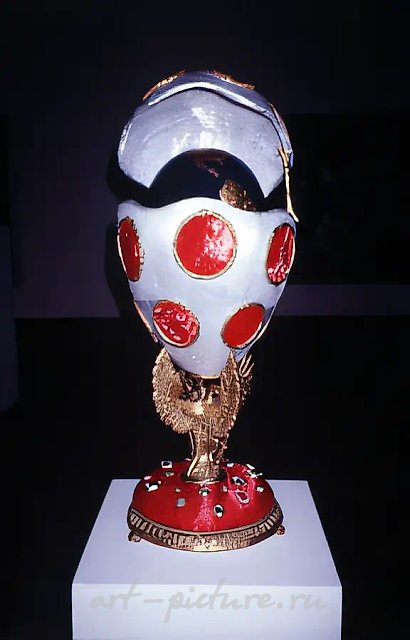 Яйцо "Российское". Из серии "Фаберже", 1993, Папье-маше, фанера, ткань, пластмассовые украшения, 75 х 35 см Собственность автора