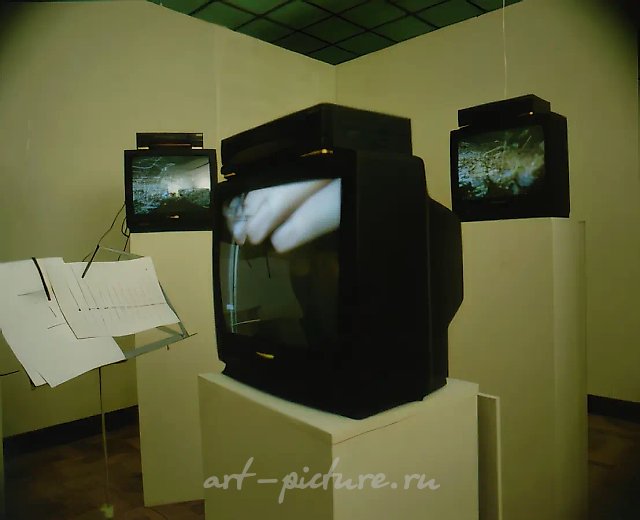 Animation (ism) or Doctor’s Case., 1994, Видеоинсталляция,   Собственность автора.Видеоинсталляция на ежегодной выставке Центра современного искусства Сороса-Москва "NewMedia Topia", Центральный Дом художника, Москва