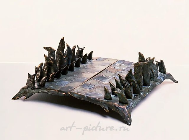 Шахматы «Одиннадцатая ночь», 1991, бронза, литьё, доска 40x40, фигуры 4–9. Crosna-Art