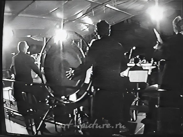 Видео «С нами Бог», 1994, видео, S-VHS, 10 мин. Фильм в форме классической музыки (Andante, Allegro, Andante con moto)