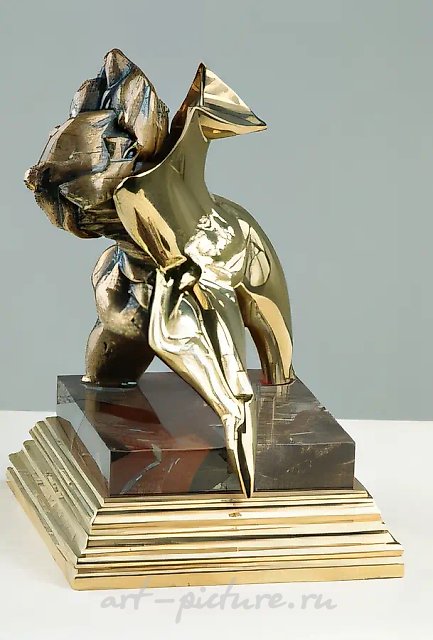 Гетеромутация.
 Из цикла «Андрогины»	, 1997, бронза полированная, тонировка,
позолота, габбро, 18х12х11