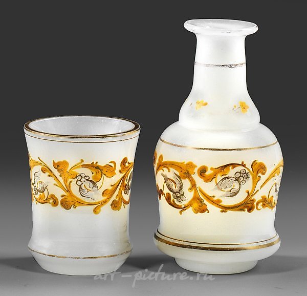 Small carafe with decanter