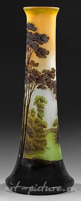 大型加利-花瓶，以风景装饰为主题。