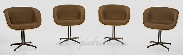 Комплект из четырех кресел Ла Фонда от Vitra