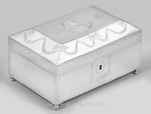 Классическая серебряная копилка с редкой медалью королевы Луизы Дании