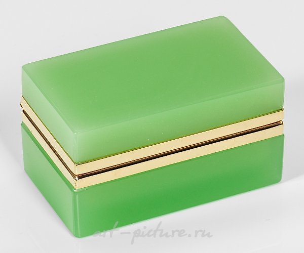 and luxurious materials.

艺术装饰剂量

艺术装饰剂量是20世纪初兴起的艺术装饰运动的杰出范例。这个精美制作的盒子展示了艺术装饰风格的独特特点，包括其几何形状、鲜明线条和奢华材料。