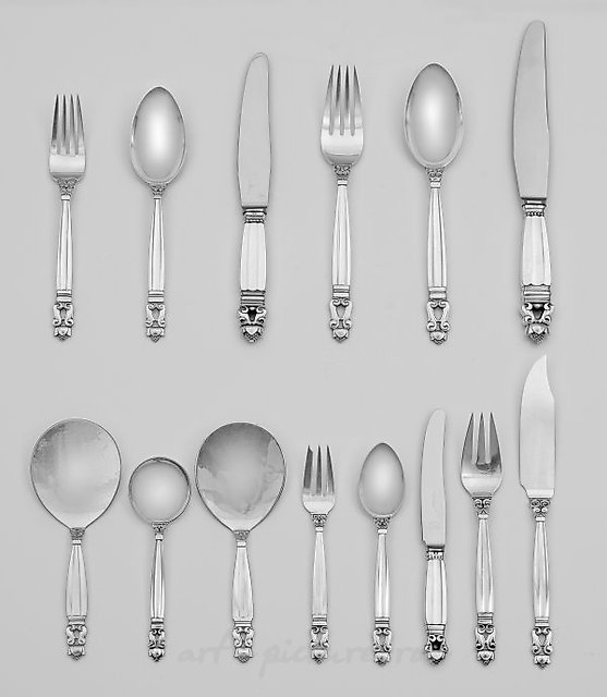 raftsmanship and elegant designs, founded his eponymous silverware company in Copenhagen in 1904. The "Acorn" set is one of his iconic designs and was created in 1916.

The "Acorn" set is characterized by its distinctive acorn-shaped handles that are