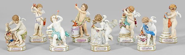 Коллекция фигурок из фарфора с сердцами и полихромной живописью