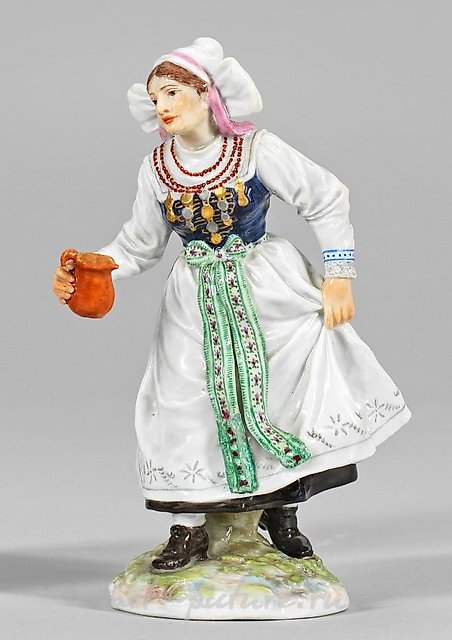 Trachtenfigur "Lausitzer Wendin" translates to "Traditional Costume Figure 'Lausitzer Wendin'".