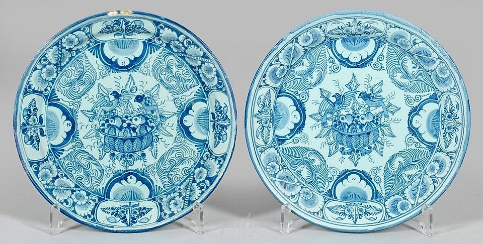 A pair of Bayreuth plates.