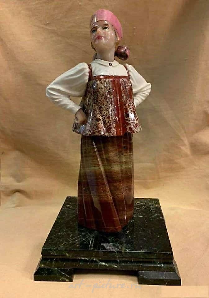 Author's stone sculpture "Mistress" (h=35 cm, colored stones)