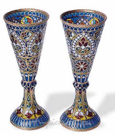 The translation of "Рюмка витражная эмаль" into English is "stained glass enamel goblet."