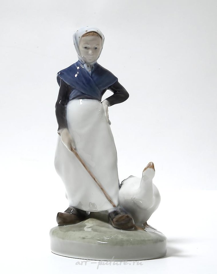 The translation of "Девушка пасущая гуся​ Royal Copenhagen" into English is "Girl herding a goose Royal Copenhagen."