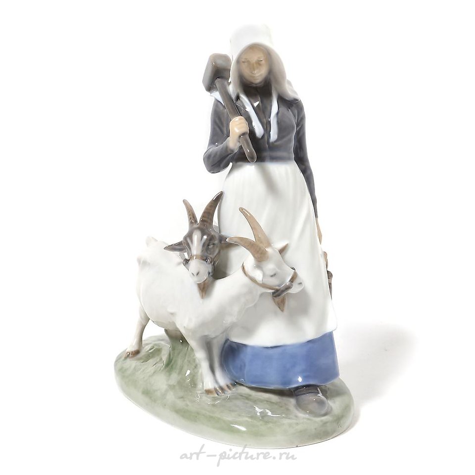 The translation of "Девушка с козами Royal Copenhagen" into English is "Girl with Goats Royal Copenhagen."