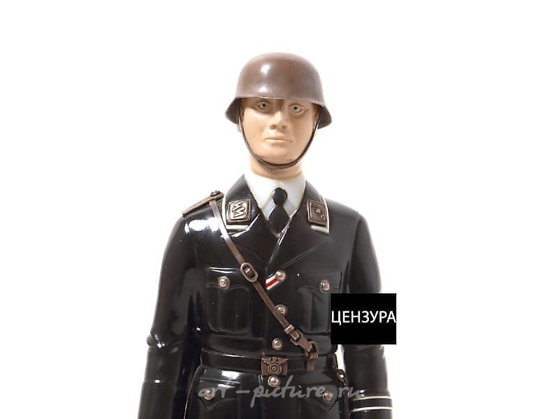 Авторская скульптура из камня "Немецкий офицер времён II Мировой войны". Самоцветы, детали амуниции - серебро.