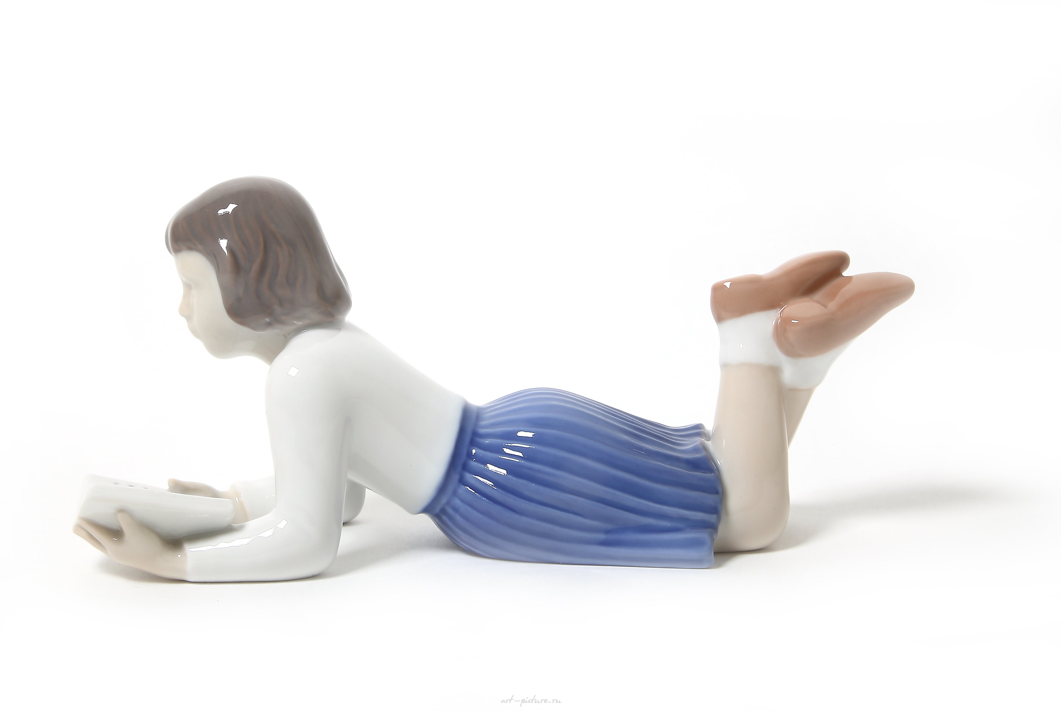 Meret. The girl with the book. Denmark, Copenhagen, Bing & Grøndahl.