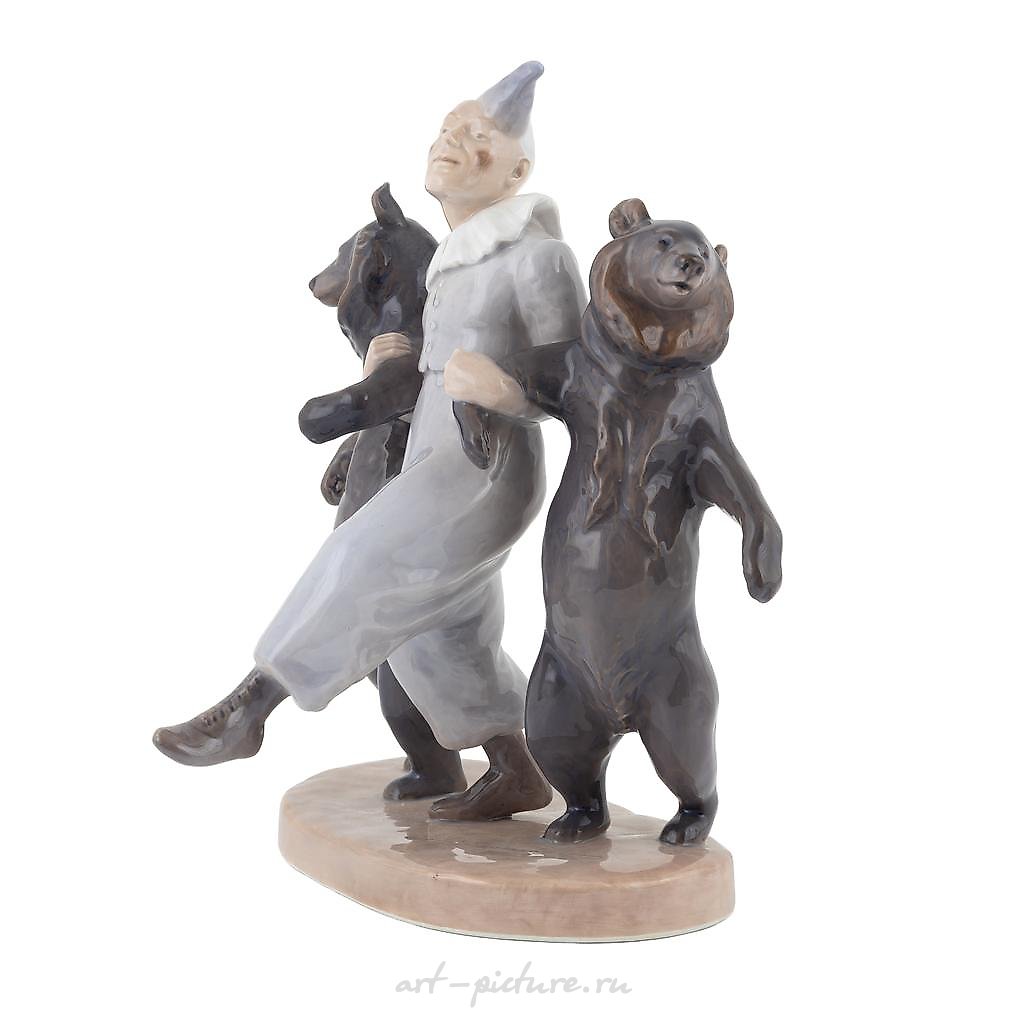 The porcelain figure "Clown and Dancing Bears"