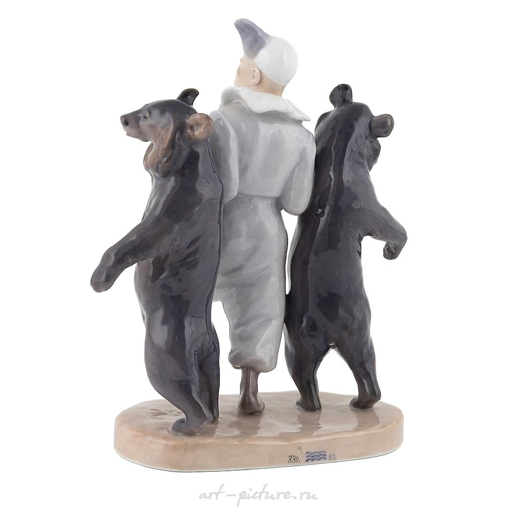 The porcelain figure "Clown and Dancing Bears"