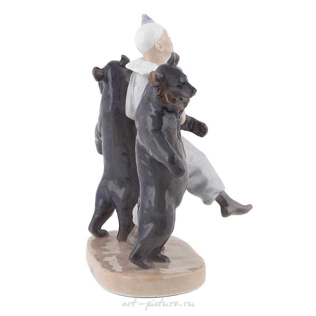 The porcelain figure "Clown and Dancing Bears"