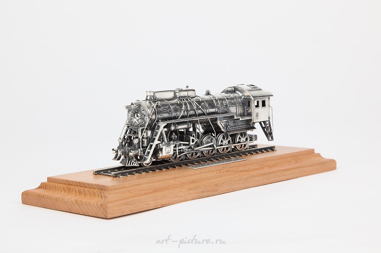 The text translates to "Locomotive of the L series, made of silver."
