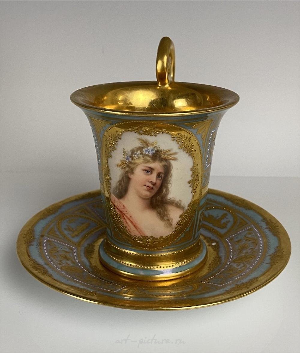 Фарфоровая чашка и блюдце от Royal Vienna, около 1900 года