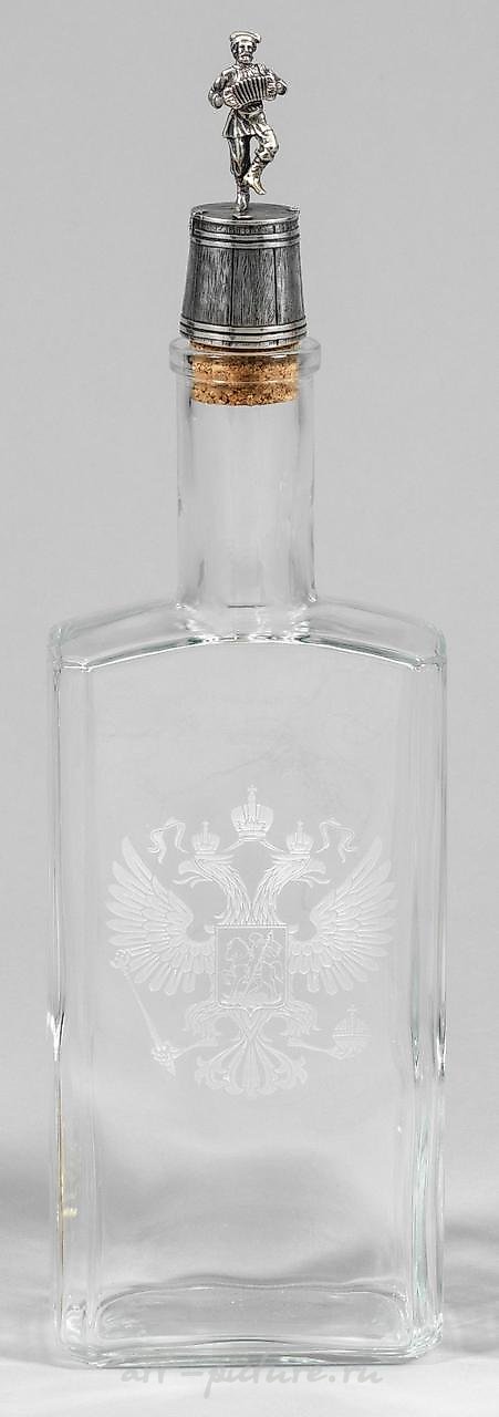 Бутылка водки с декоративной рюмкой