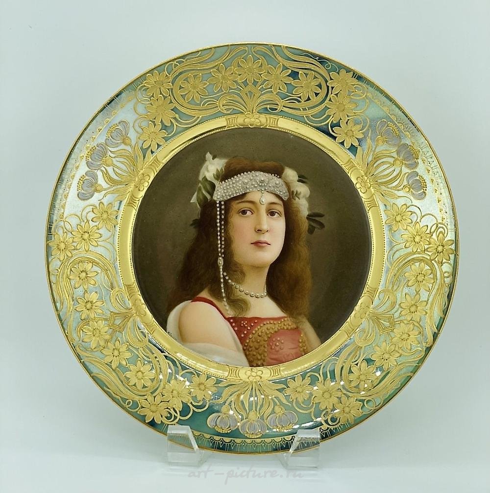 Фарфоровая тарелка Royal Vienna, 1900 год, размер 10 дюймов, отличное состояние, стоимость 1 500-2 000 долларов.