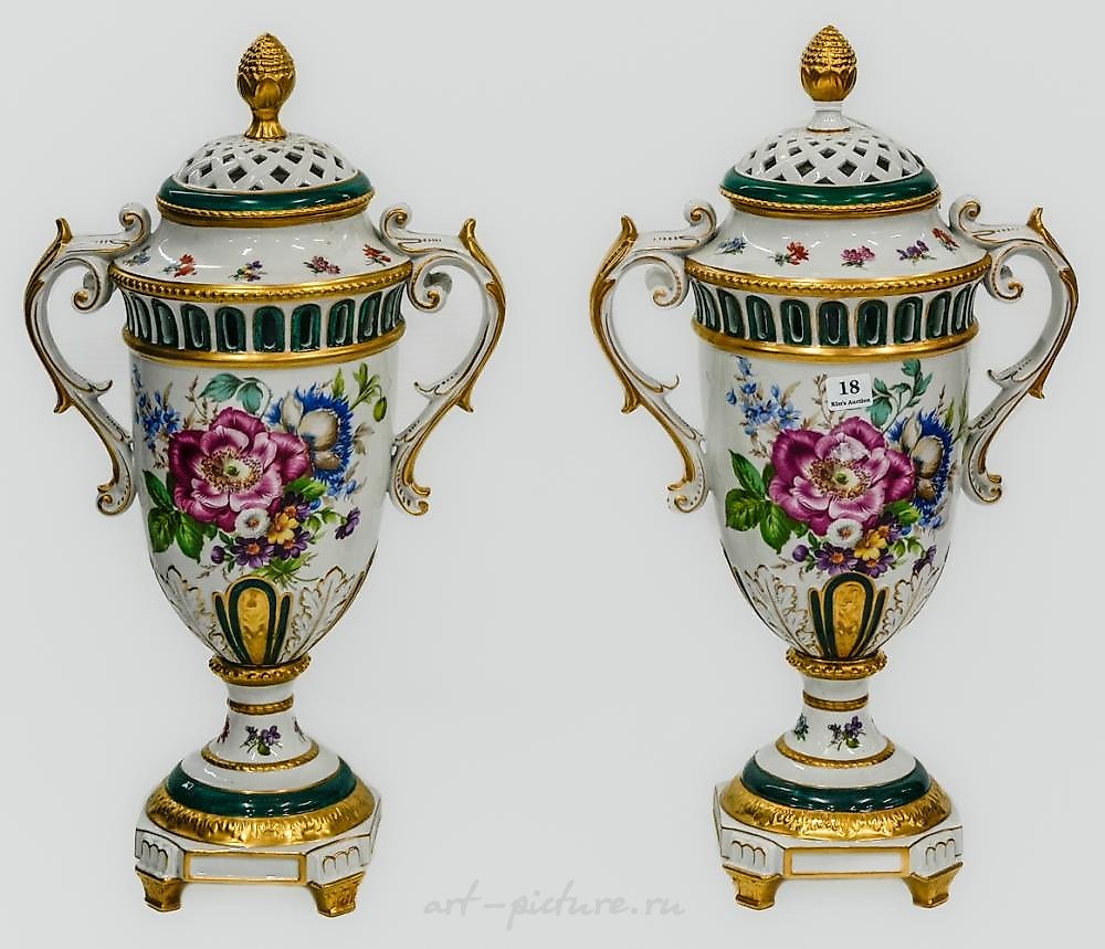 Фарфоровые вазы Royal Vienna с росписью цветов
