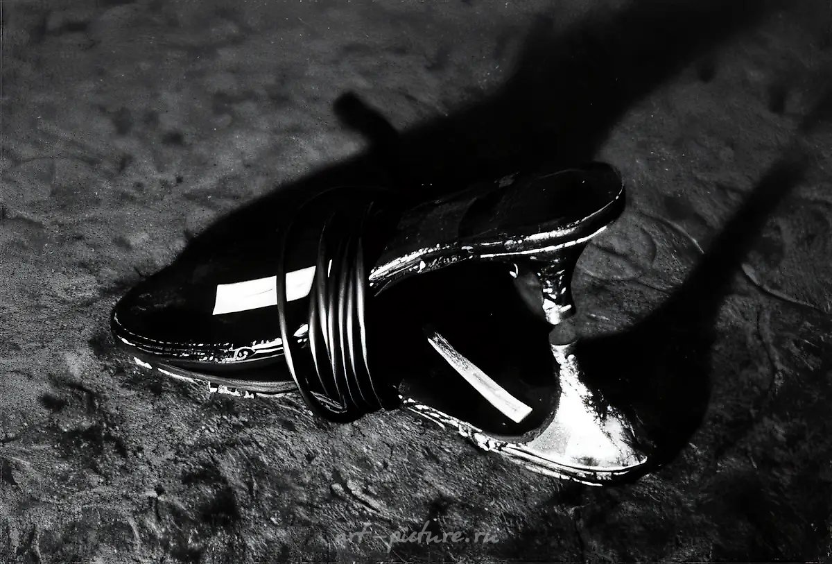 «Тапочки (мастерская)», 1984, смешанная техника