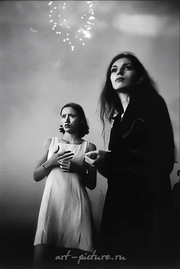 Из проекта «Девушки» (1989–2008), 1999, ч/б фото, 30x40