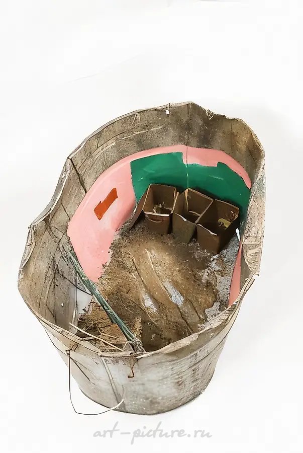Задний двор, 2008, время, цинковое корыто, железо, жесть, цемент, лампы