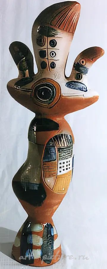Скоморох, 1990, шамот, ангоб, глазурование, 67х48х17. Собственность автора