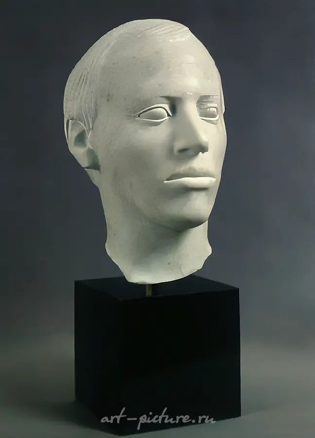 Мужской портрет, 1990, мрамор, гранит, 45х25х23 Коллекция Министерства культуры России