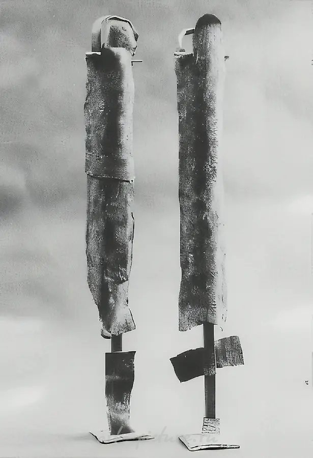 Кариатиды, 1993, свинец, 50х18х5. Собственность автора