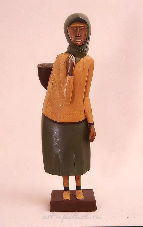 Старуха с корзиной, 1992, тонированное дерево, высота 30