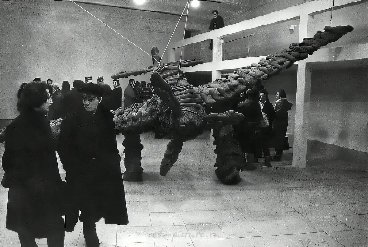 U - 87 (совместно с К.Преображенским), 1994, Дерево, войлок, 640х790 см Галерея "Риджина", Москва