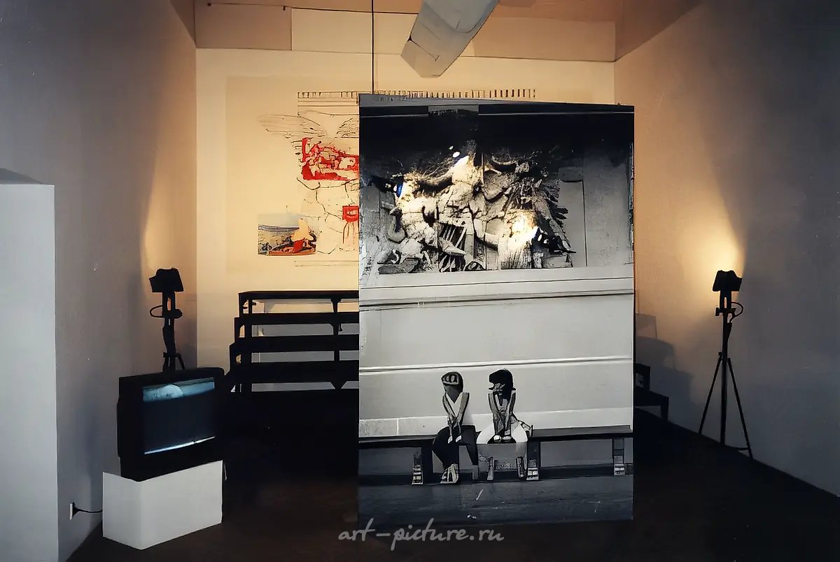 "Реконструкция боли". Берлин, 1995, инсталляция,  Собственность авторов