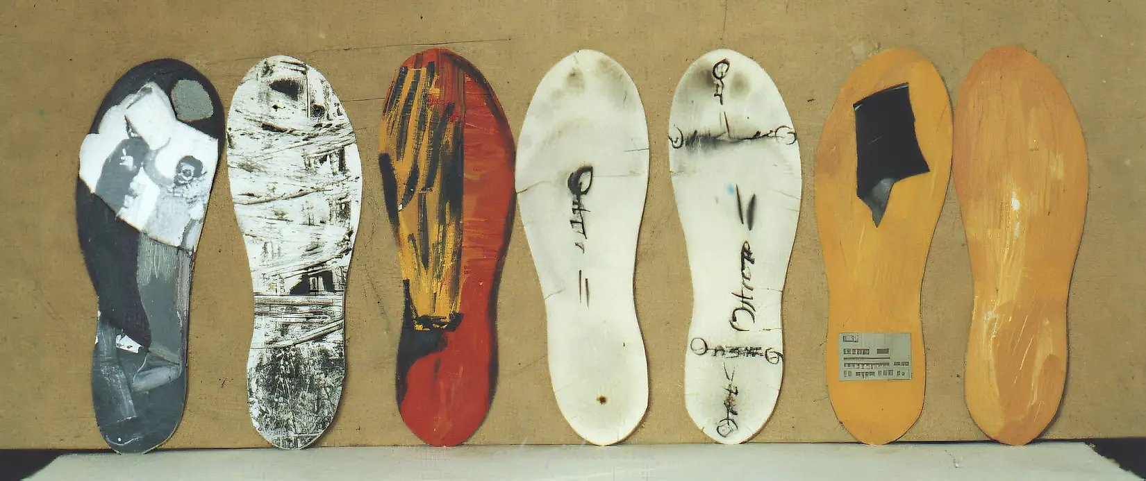 Стельки, 1985, масло на картоне, смешанная техника, 27x9 см. Коллекция А. Монастырского