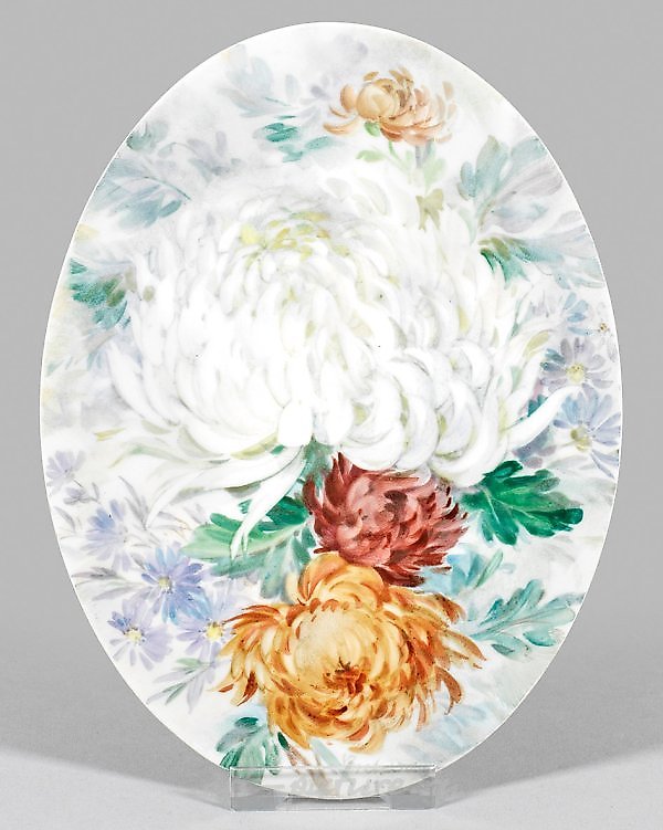 小瓷画，描绘了菊花的绘画作品。
