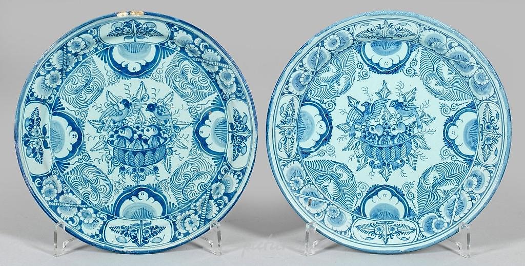 A pair of Bayreuth plates.