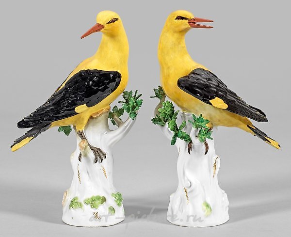A couple of figures by Pirols as counterparts.