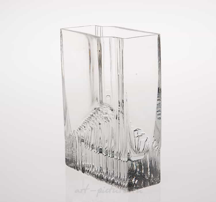 艺术玻璃花瓶，16 x 6.5 x 22 厘米。作者：Tapio Wirkkala，（芬兰）