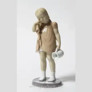 Пролившая молоко. Дания, г. Копенгаген, Bing & Grondahl