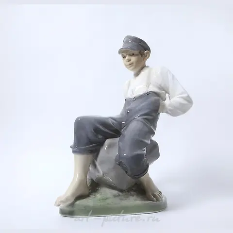 石头上的小男孩。丹麦，哥本哈根，皇家哥本哈根。