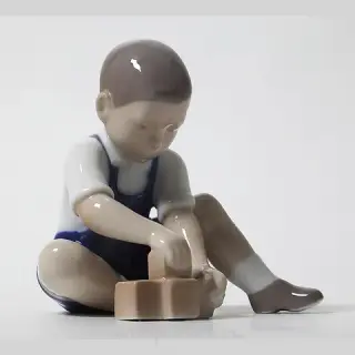Маленький строитель. Дания, г. Копенгаген, Bing & Grondahl